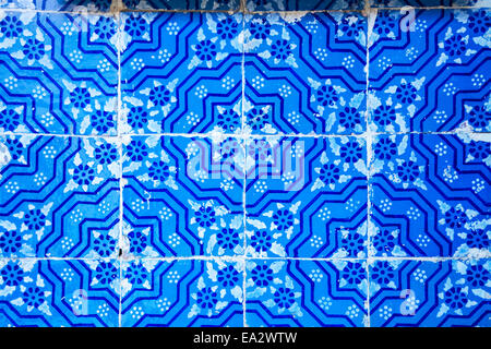 Les modèles traditionnels arabes sur mur dans le Musée Dar Essid à Sousse, Tunisie. Banque D'Images