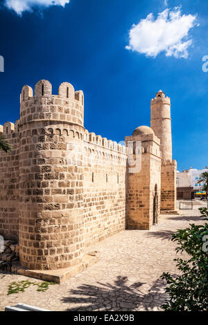 L'entrée et de Nador ou vigie du Ribat dans la Médina de Sousse, Tunisie. Banque D'Images