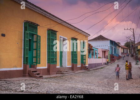 Scène de rue dans le centre historique, à la Trinité, Site du patrimoine mondial de l'UNESCO, la province de Sancti Spiritus, Cuba, Antilles, Caraïbes Banque D'Images