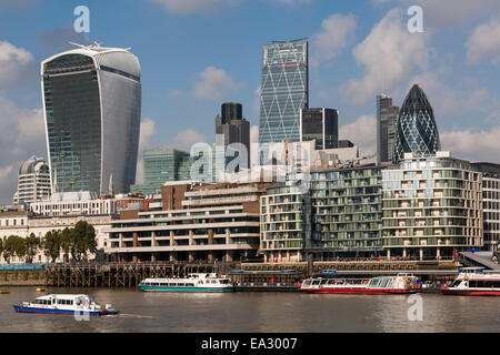 Sur les toits de la ville et la Tamise, Londres, Angleterre, Royaume-Uni, Europe Banque D'Images