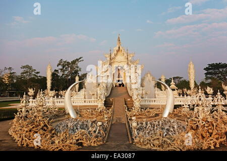 Le Temple blanc Wat Rong Khun (), Ban Rong Khun, Chiang Mai, Thaïlande, Asie du Sud-Est, Asie Banque D'Images