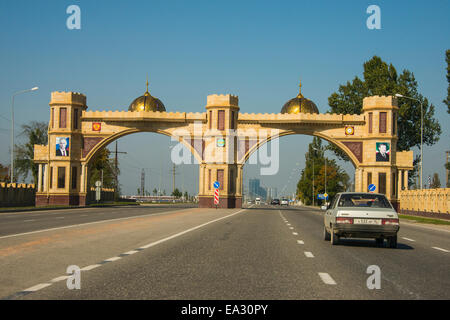 L'entrée de la ville d'Argoun, Tchétchénie, le Caucase, la Russie, l'Europe Banque D'Images