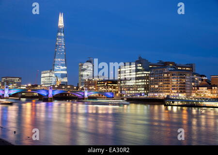 Vue sur la Tamise avec le tesson, Londres, Angleterre, Royaume-Uni, Europe Banque D'Images