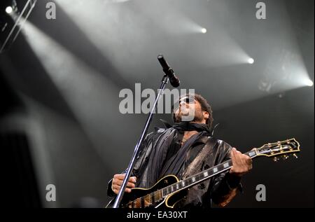 Berlin, Allemagne. 05Th Nov, 2014. Le chanteur Lenny Kravitz fonctionne à O2 World à Berlin, Allemagne, 05 novembre 2014. Photo : BRITTA PEDERSEN/dpa ATTENTION : Editorial n'utiliser que dans le cadre de la tournée allemande Kravitz/dpa/Alamy Live News Banque D'Images