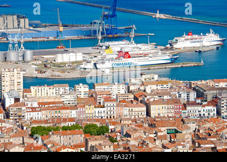 Port et la ville, Sète, Hérault, Languedoc-Roussillon, France, Europe Banque D'Images