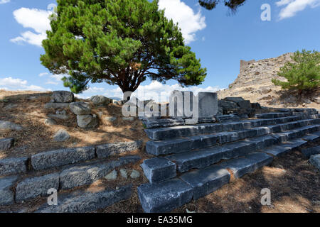 Les vestiges de l'époque hellénistique Grand Autel de Zeus et Athéna sur l'Acropole. Pergame anciens jour moderne Bergama, Turquie. L Banque D'Images