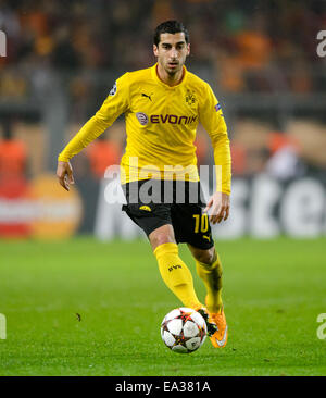 Dortmund, Allemagne. 4ème Nov, 2014. Dortmund's Henrikh Mkhitaryan contrôle le ballon pendant l'UFA GROUPE D match ligue de champion entre Borussia Dortmund et Galatasaray Istanbul à Dortmund, en Allemagne, 4 novembre 2014. Photo : Thomas Eisenhuth/DPA - PAS DE FIL - SERVICE/dpa/Alamy Live News Banque D'Images