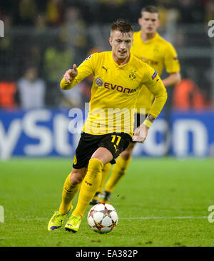 Dortmund, Allemagne. 4ème Nov, 2014. Le Dortmund Marco Reus contrôle le ballon pendant l'UFA GROUPE D match ligue de champion entre Borussia Dortmund et Galatasaray Istanbul à Dortmund, en Allemagne, 4 novembre 2014. Photo : Thomas Eisenhuth/DPA - PAS DE FIL - SERVICE/dpa/Alamy Live News Banque D'Images