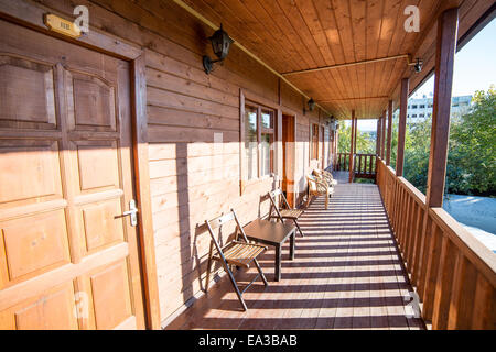 Maison de bois, véranda de Goudaouta, en Abkhazie Banque D'Images