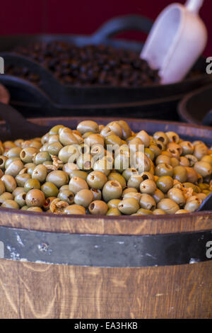 Les fûts en bois d'olives et de versions Banque D'Images