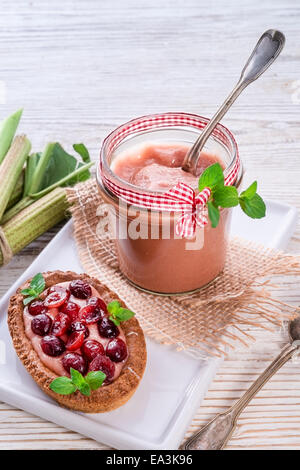 Tartelette rhubarbe avec canneberge Banque D'Images