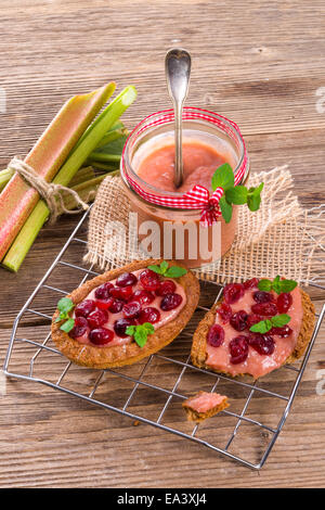 Tartelette rhubarbe avec canneberge Banque D'Images