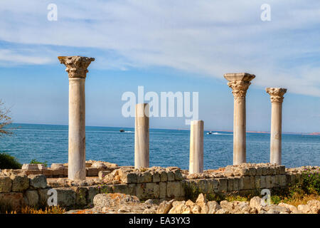 Basilique de la Grèce antique et ses colonnes en marbre Banque D'Images