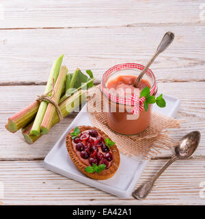 Tartelette rhubarbe avec canneberge Banque D'Images