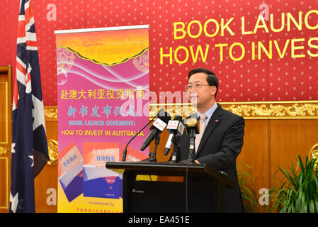 Canberra, Australie. Nov 6, 2014. L'ambassadeur chinois en Australie Dernières informations parle lors de la cérémonie de lancement de l'ouvrage récemment édité 'Comment investir en Australie" à Canberra, Australie, le 6 novembre 2014. © Xu Haijing/Xinhua/Alamy Live News Banque D'Images