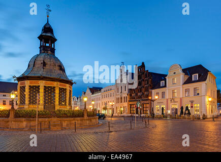 Waterworks au marché, Wismar, Mecklembourg-Poméranie-Occidentale, Allemagne Banque D'Images