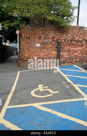 Parking handicapés Bay Worcestershire Worcester Angleterre UK c Banque D'Images