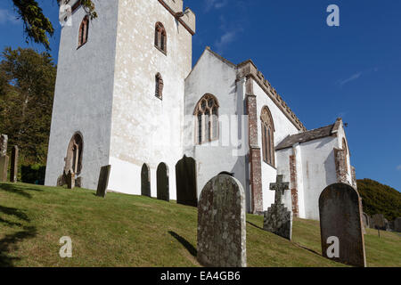 Jusqu'à l'gravstones entre à la 15e siècle, l'Église de Tous les Saints à Selworthy, partie de l'Holnicote Estate Banque D'Images