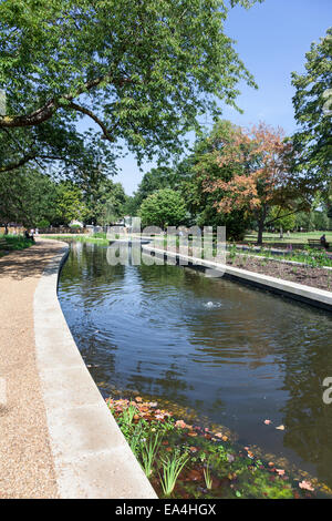 Un parc paysager dans le début de l'automne - Parc Walpole, Ealing, London Banque D'Images