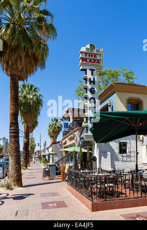 Magasins et restaurants sur S Palm Canyon Drive dans la ville historique de Plaza Theatre district, Palm Springs, California, USA Banque D'Images