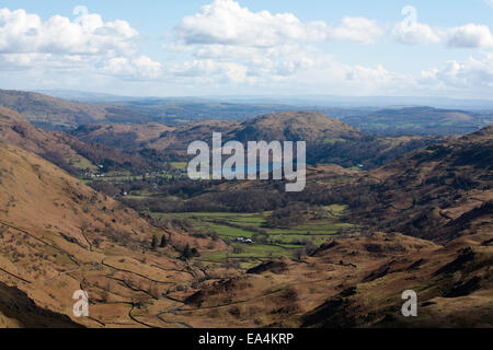 Grasmere et seigneur de rocher de l'arête entre Helm Crag et Gibson Knott Grasmere Cumbria Lake District Angleterre Banque D'Images