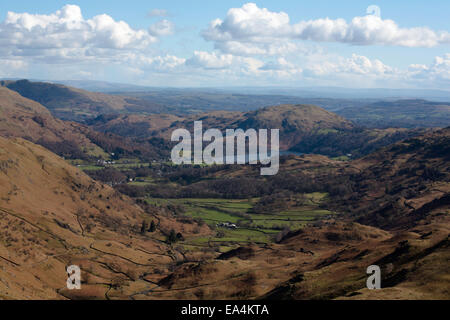 Grasmere et seigneur de rocher de l'arête entre Helm Crag et Gibson Knott Grasmere Cumbria Lake District Angleterre Banque D'Images