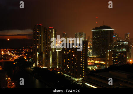 Honolulu Hawaii at Night Banque D'Images