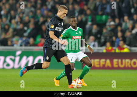 St Etienne, France. 08Th Nov, 2014. Ligue Europa phase de groupes. St Etienne contre l'Inter Milan. Max Alain Gradel (saint etienne) défis Nemanja Vidic (inter milan) : Action de Crédit Plus Sport/Alamy Live News Banque D'Images