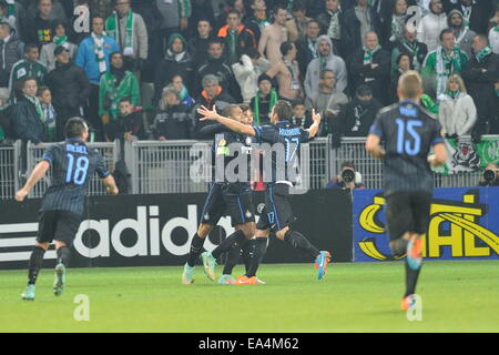 St Etienne, France. 08Th Nov, 2014. Ligue Europa phase de groupes. St Etienne contre l'Inter Milan. Célébration de but Dodo (inter milan) : Action de Crédit Plus Sport/Alamy Live News Banque D'Images