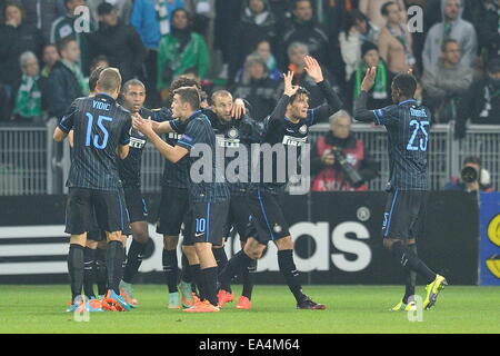 St Etienne, France. 08Th Nov, 2014. Ligue Europa phase de groupes. St Etienne contre l'Inter Milan. Célébration de but Dodo (inter milan) : Action de Crédit Plus Sport/Alamy Live News Banque D'Images