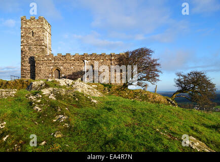 L'église de St.Michael De Rupe au sommet de Brent Tor près du village de North Brentor à Dartmoor, dans le Devon, UK Banque D'Images