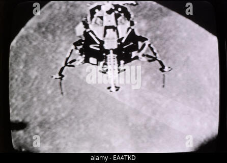 Moon landing 20 juillet 1969 Photographié en temps réel sur l'écran de télévision à Los Angeles, Californie KATHY DEWITT Banque D'Images