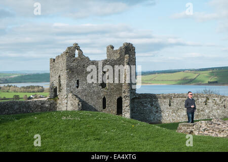 Llanstephan Castle, et la rivière Towy et Ferryside en arrière-plan.Carmarthenshire, Pays de Galles, Pays de Galles, de l'Ouest Banque D'Images