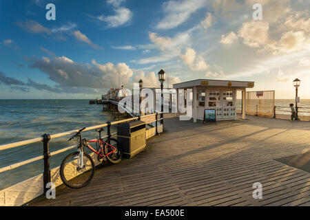 Après-midi à la jetée de Worthing, West Sussex, Angleterre. Banque D'Images