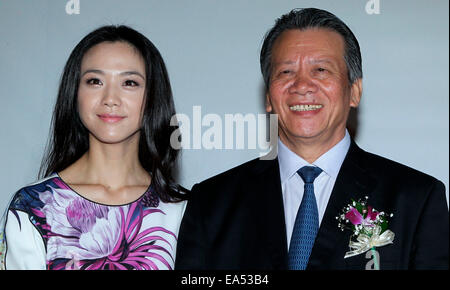 Tang Wei assiste à son père la calligraphie et l'exposition de peinture à Taipei, Taiwan, Chine, le 6 novembre, 2014. Banque D'Images