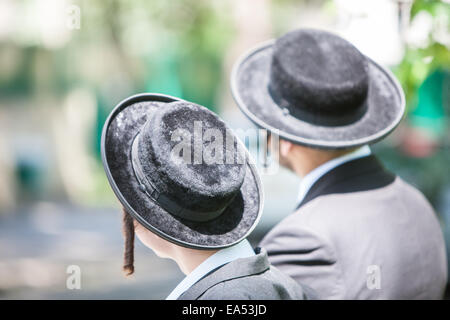 Les garçons juifs hassidiques à Stamford Hill, la plus grande communauté hassidique en Europe,Londres,Angleterre,Hackney Banque D'Images