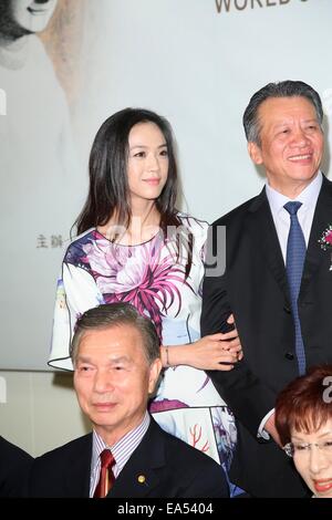 Tang Wei assiste à son père la calligraphie et l'exposition de peinture à Taipei, Taiwan, Chine, le 6 novembre, 2014. Banque D'Images