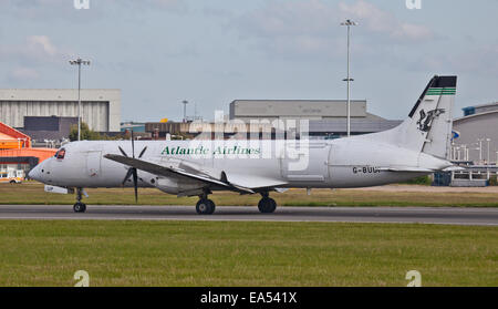 Atlantic Airlines BAe ATP G-BUUP arrivant à l'aéroport de London-Luton LTN Banque D'Images