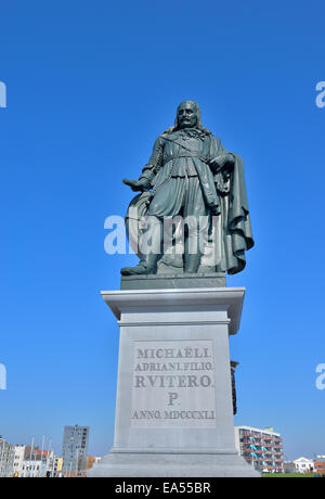 Mémorial de l'amiral du 17ème siècle en Pays-bas Michiel de Ruyter dans sa ville Vlissingen conçu par le sculpteur Louis Roijer dans 18 Banque D'Images