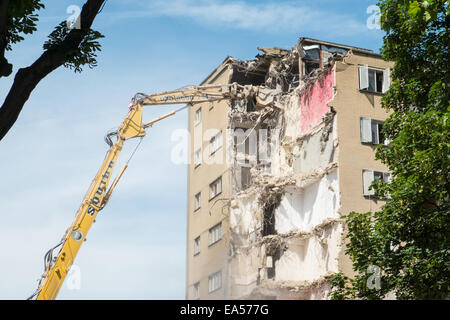 Démolition des tours d'habitation hight tower block à Stamford Hill, Hackney,London, Angleterre. Banque D'Images