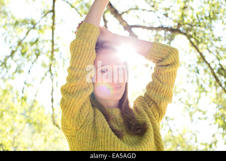 Portrait of young woman wearing knit pull Banque D'Images