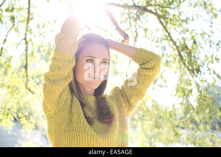 Portrait of young woman wearing knit pull Banque D'Images