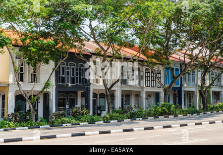 Maisons colorées en terrasses le long de Neil Rd à Singapour Banque D'Images