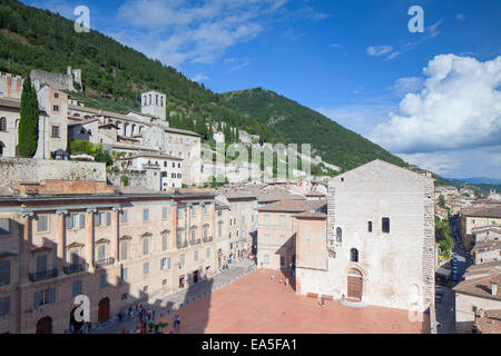 Palais du Podestat et Piazza Grande, Gubbio, Ombrie, Italie Banque D'Images