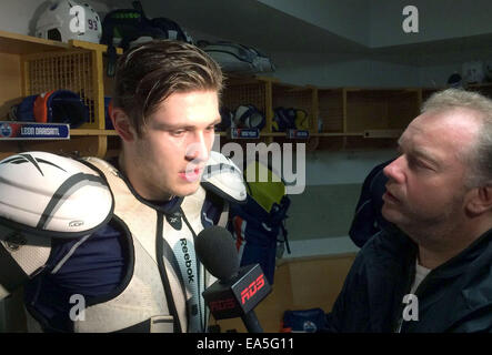 Boston, USA. 5Th Nov, 2014. Joueur de hockey sur glace de Leon Draisaitl Edmonton Oilers parle aux journalistes après une séance d'essai dans le TD Garden Sports Arena à Boston, USA, 5 novembre 2014. Draisaitl est maintenant officiellement de jouer dans la LNH pour le mois dernier. Photo : Heiko Oldoerp/dpa/Alamy Live News Banque D'Images