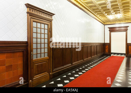 L'intérieur, long couloir d'un ancien palais Banque D'Images