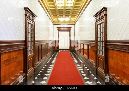 L'intérieur, long couloir d'un ancien palais Banque D'Images