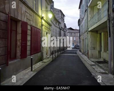 Cognac en Charente, la France expose sa longue histoire dans le centre médiéval connu sous le nom de 'Vieux Cognac". Banque D'Images