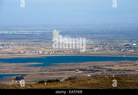 À partir de l'explosion de la guerre en Syrie peut être vu à partir d'une colline sur les hauteurs du Golan 150 mètre de la frontière, à environ 10 kilomètres de sou Banque D'Images