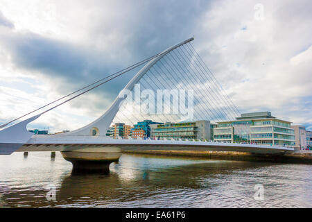 Dublin, Irlande - 01 juin 2014 : Samuel Beckett Bridge à Dublin, Irlande le 01 juin 2014. Superbe Pont ressemble à la harpe Banque D'Images